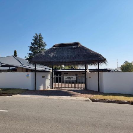 La Belle Guesthouse بارايس المظهر الخارجي الصورة